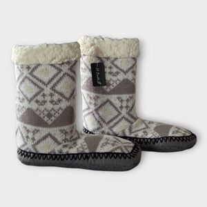 LA Double 7 New Gray & White Women's Knit Slippers Size Small/Medium